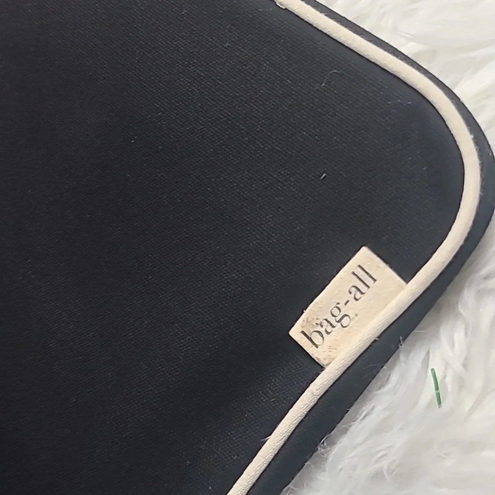 BAG-ALL  TABLE CASE 11